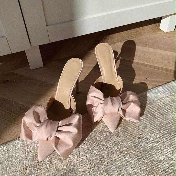 Women's high heel with bow 