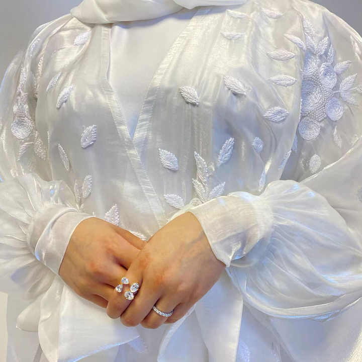 عباية ملونة مطرزة