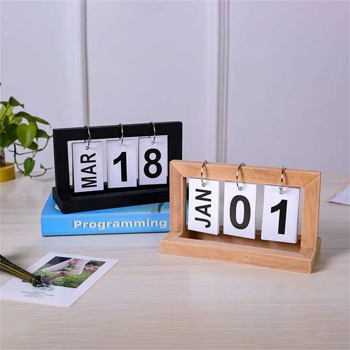 wooden calendar تقويم خشبي