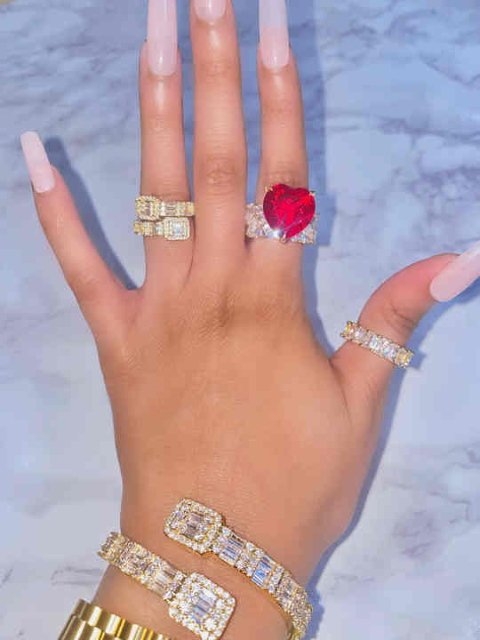 Jewelry and accessories 