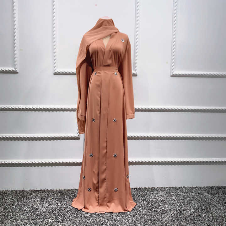 عباية ملونة متواضعة