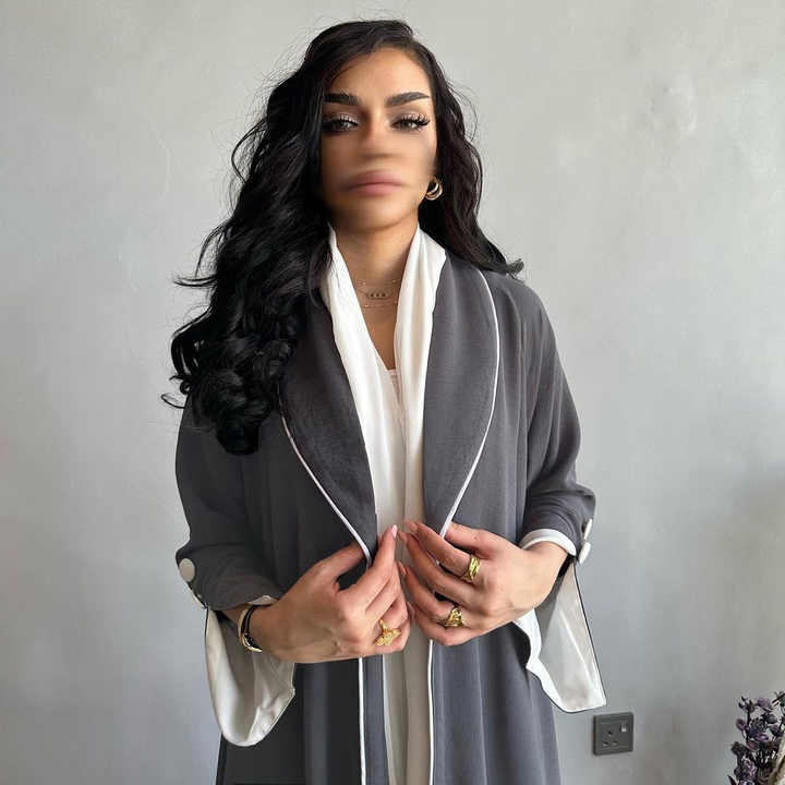 عبايات ملونة مفتوح