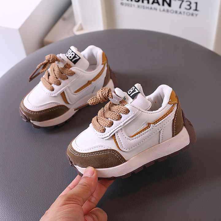 أحذية أطفال صغيرة موديلات . Little kids shoes spring and