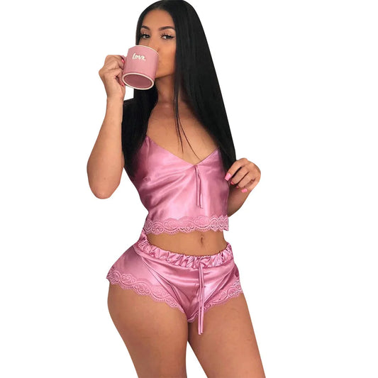 بيجامة نوم نسائية مثيرة