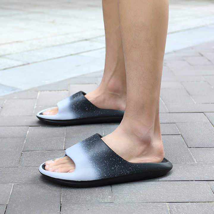 Comfortable men's slippers 