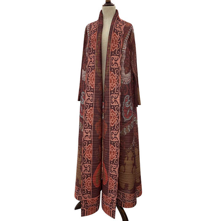 Practical and luxurious abayas 