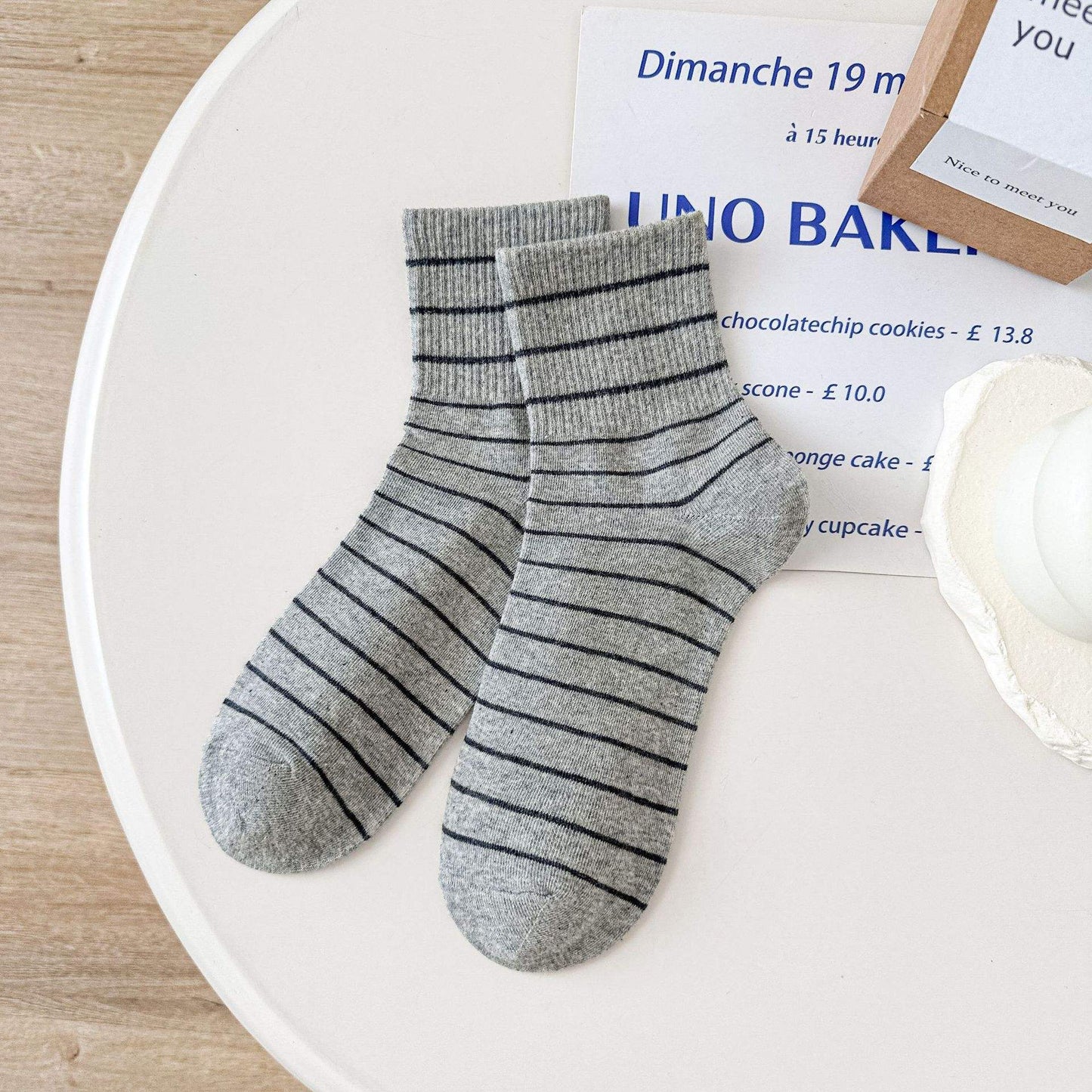 جوارب نسائية مخططة