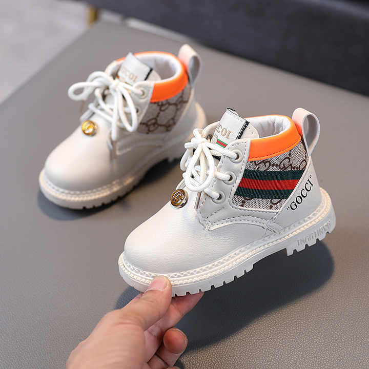 Children's shoes 