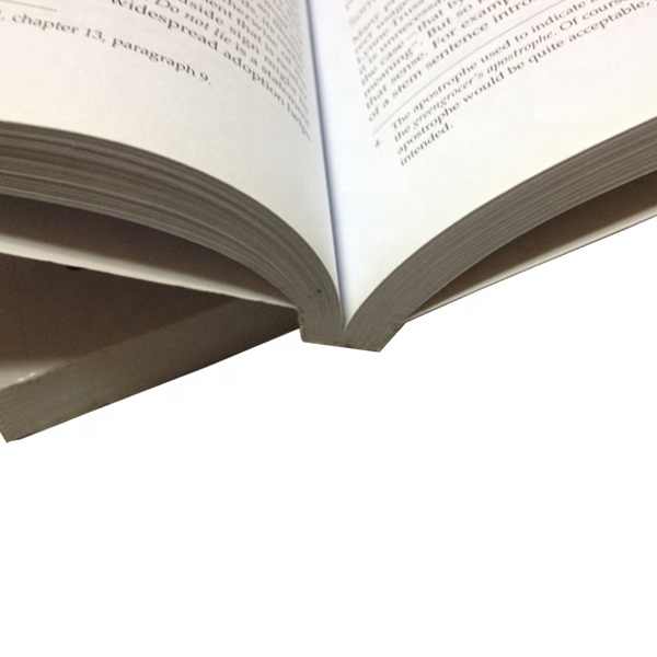 كتب تعليمية  باللون الاسود والابيض