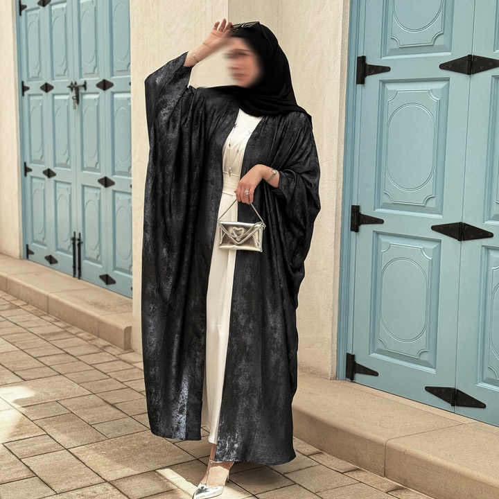عبايات ملونة انيقه و عصريه