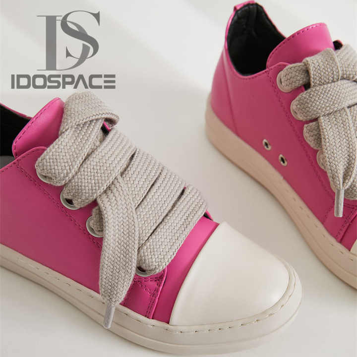 Women's sports shoes 