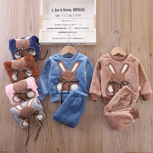 40 لونًا مختلطًا ملابس أطفال للربيع والخريف من . 40 mixed colors spring and autumn children's clothing