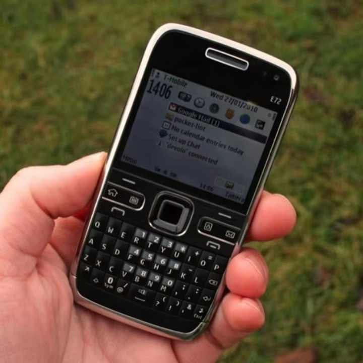 mobile phone . هاتف محمول