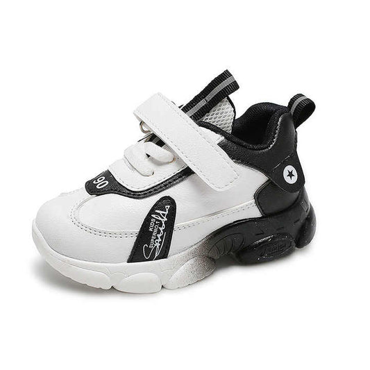 أحذية رياضية جديدة للأولاد والبنات للربيع والخريف . New Spring Autumn Boys Girls Sneakers Soft Sole