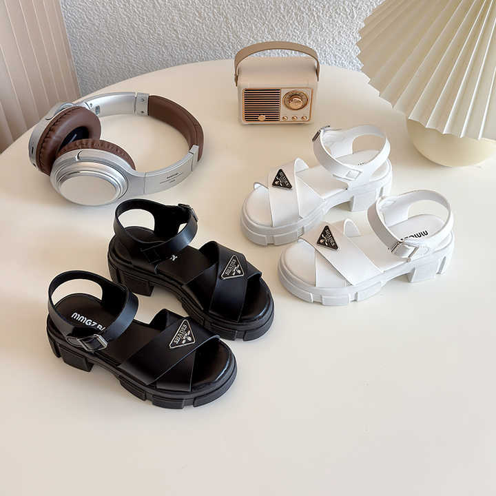 Soft girls' sandals 