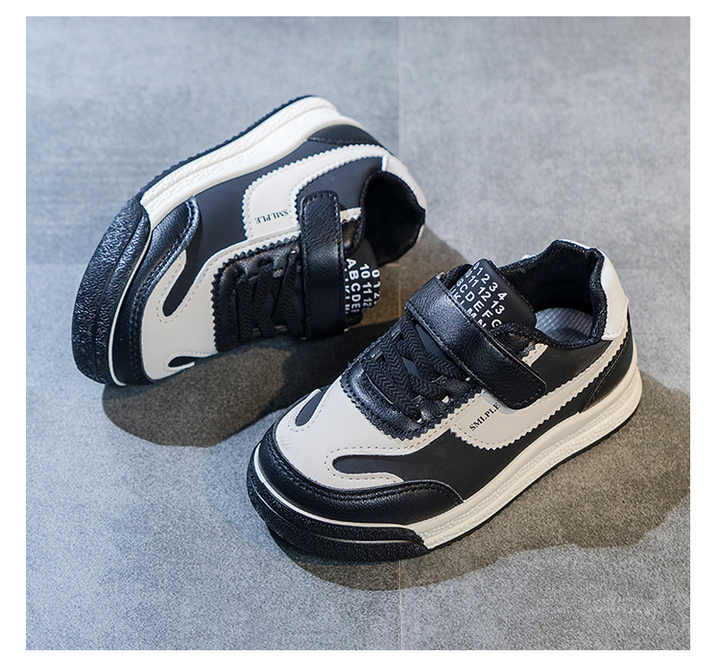 New fashion kids sneakers . موضة جديدة أحذية رياضية للأطفال