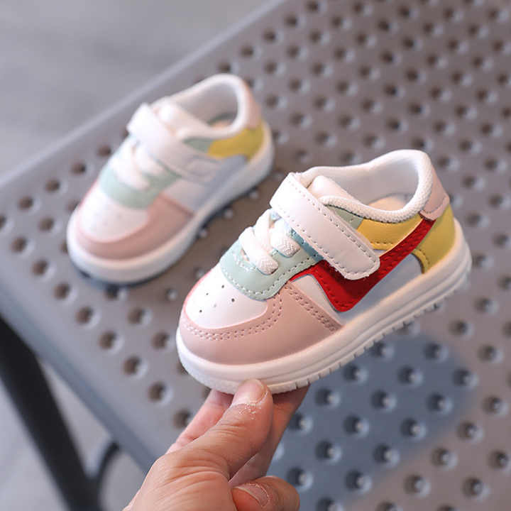 أحذية رياضية مسطحة ، كاجوال ، جلد ، للأطفال . Flat, casual, leather, children's sneakers