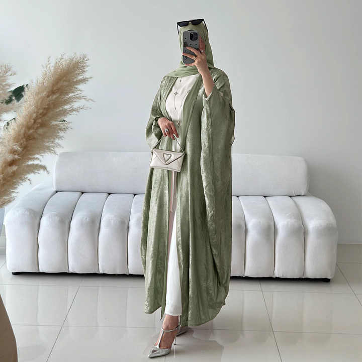 عبايات ملونة انيقه و عصريه