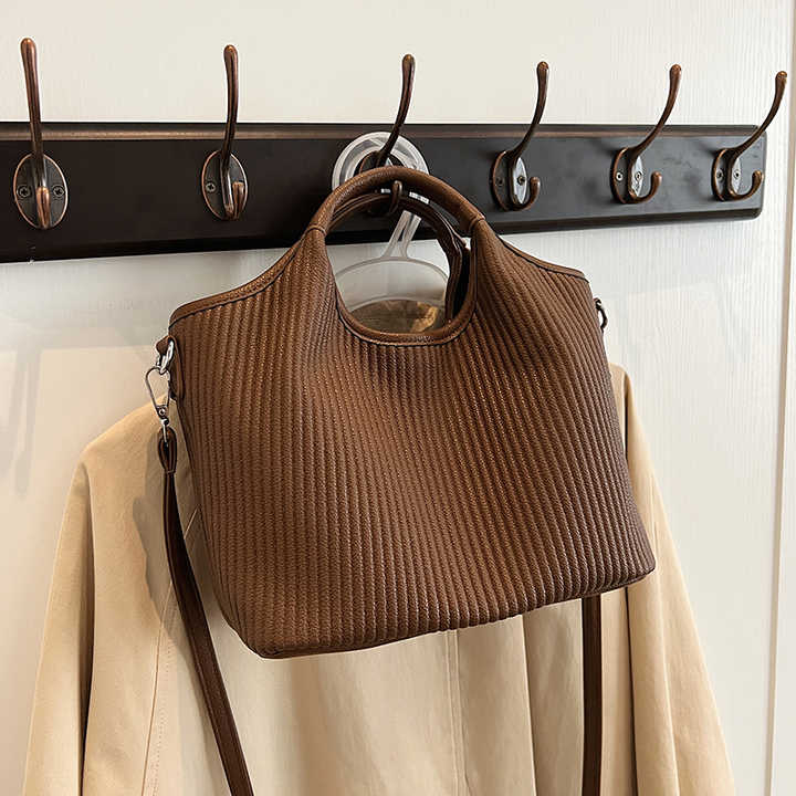 Fashionable handbags for little girls