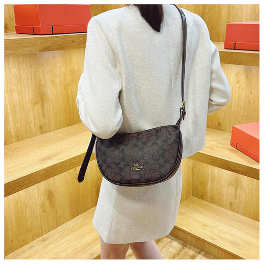 Luxury designer women's handbags from famous brands حقائب يد نسائية بتصميم فاخر من العلامات التجارية الشهيرة