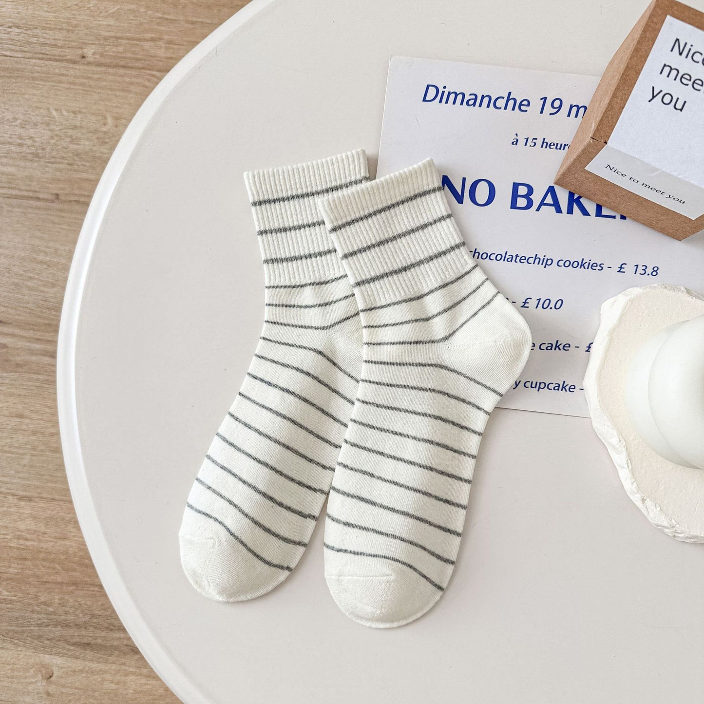 جوارب نسائية مخططة