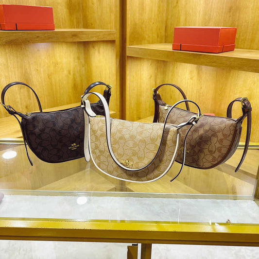Luxury designer women's handbags from famous brands حقائب يد نسائية بتصميم فاخر من العلامات التجارية الشهيرة
