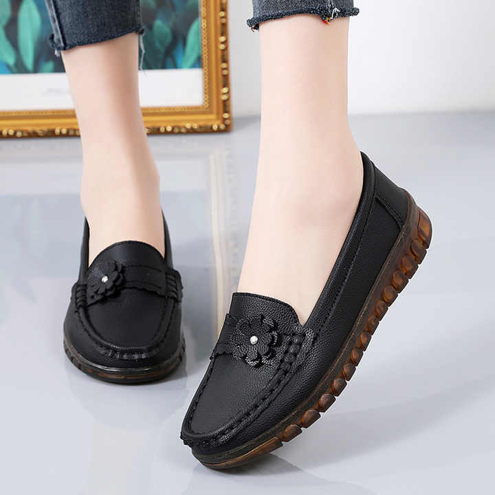 Comfortable women's casual shoes 