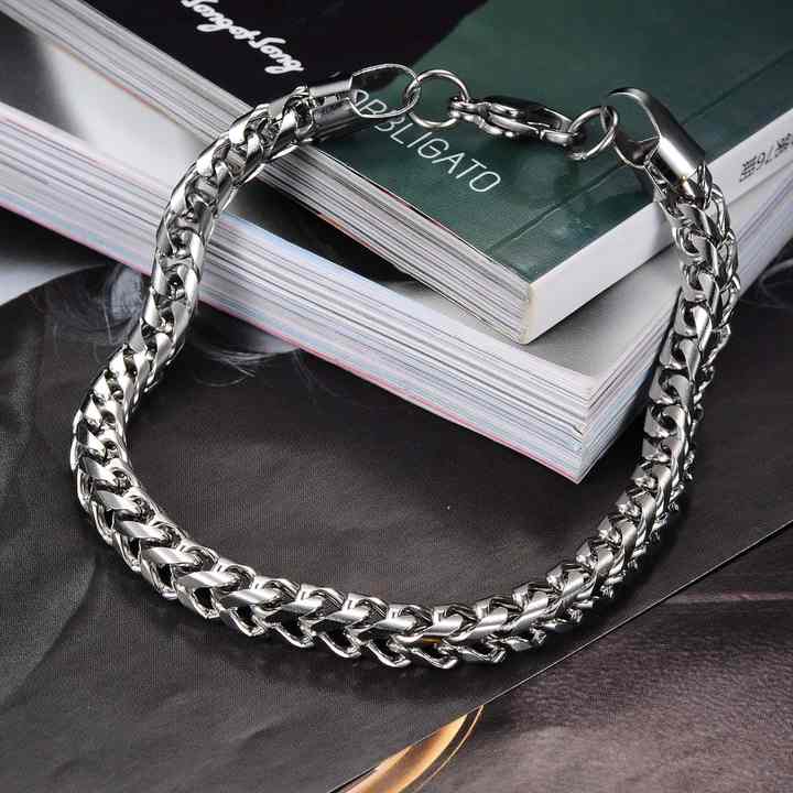 L من سوار أنيق