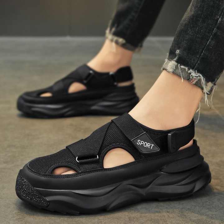 Fashionable men's beach sandals 