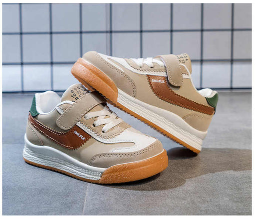 New fashion kids sneakers . موضة جديدة أحذية رياضية للأطفال
