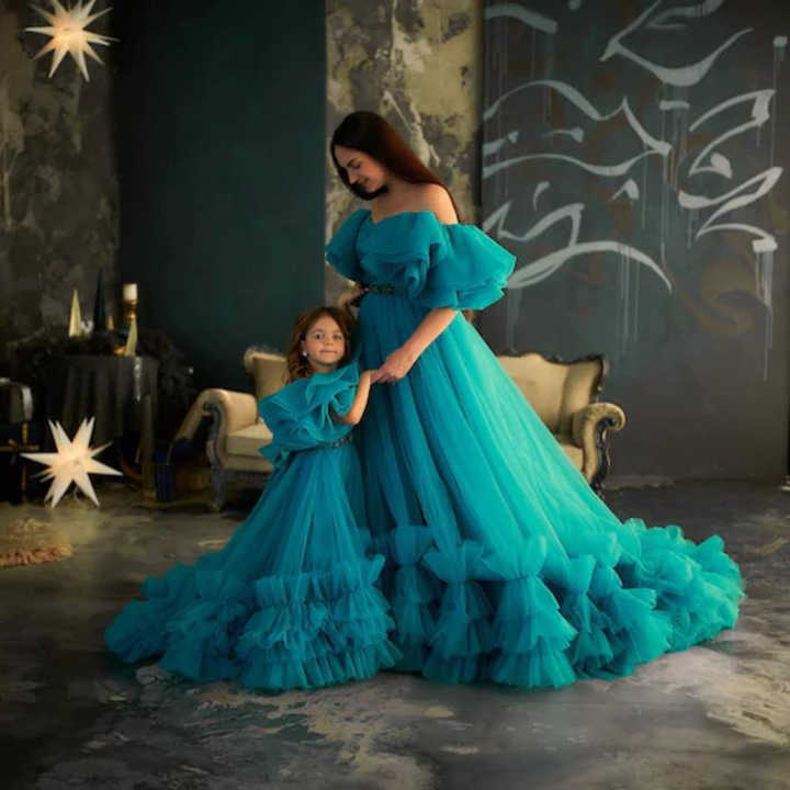 Mommy and Me Tulle Ball Gown, Plus Size Tulle Evening Dress for Mother and Daughter Photo Shoot, Tulle Evening Dressفستان سهرة من التل بتصميم منفوش للأم وأنا, فستان سهرة من التل بمقاس كبير من أجل التقاط الصور الفوتوغرافية للأم والبنت ، فستان سهرة من التل