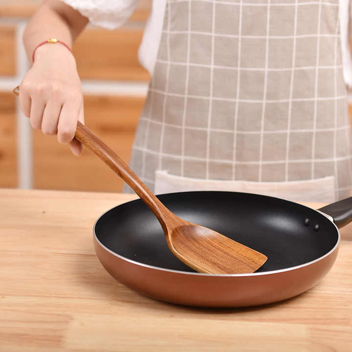 Wooden cooking utensils 