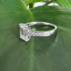 gold engagement ring 