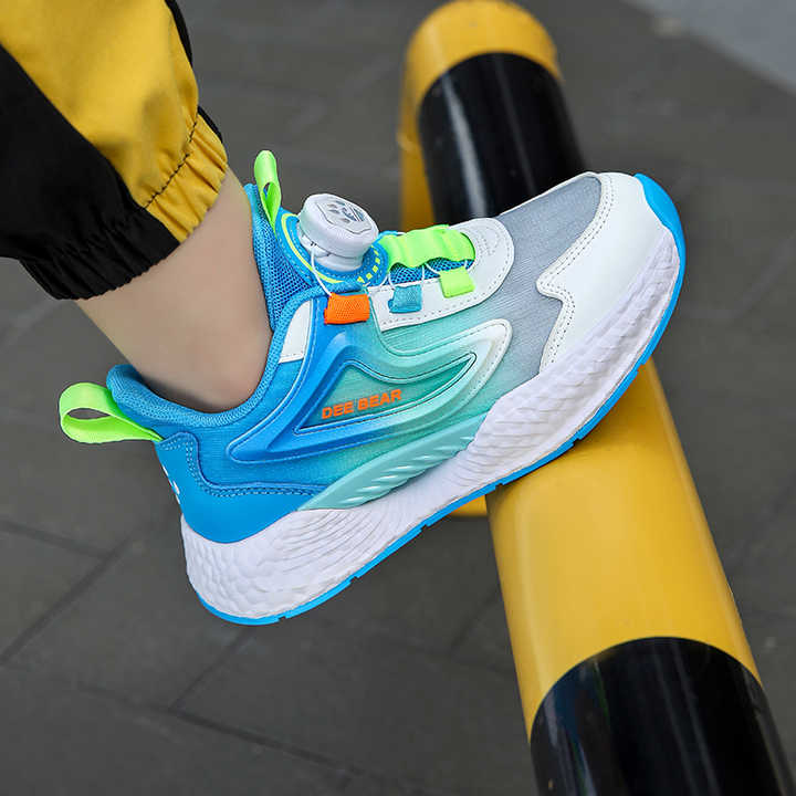 أحذية رياضية جديدة عالية الجودة  . New high quality sneakers