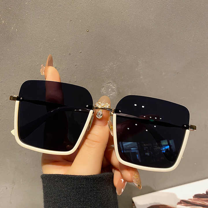 نظارات شمسيه نسائيه