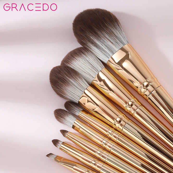 makeup brushes 