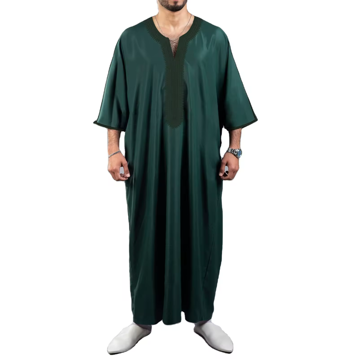 Traditional Islamic men's dress 