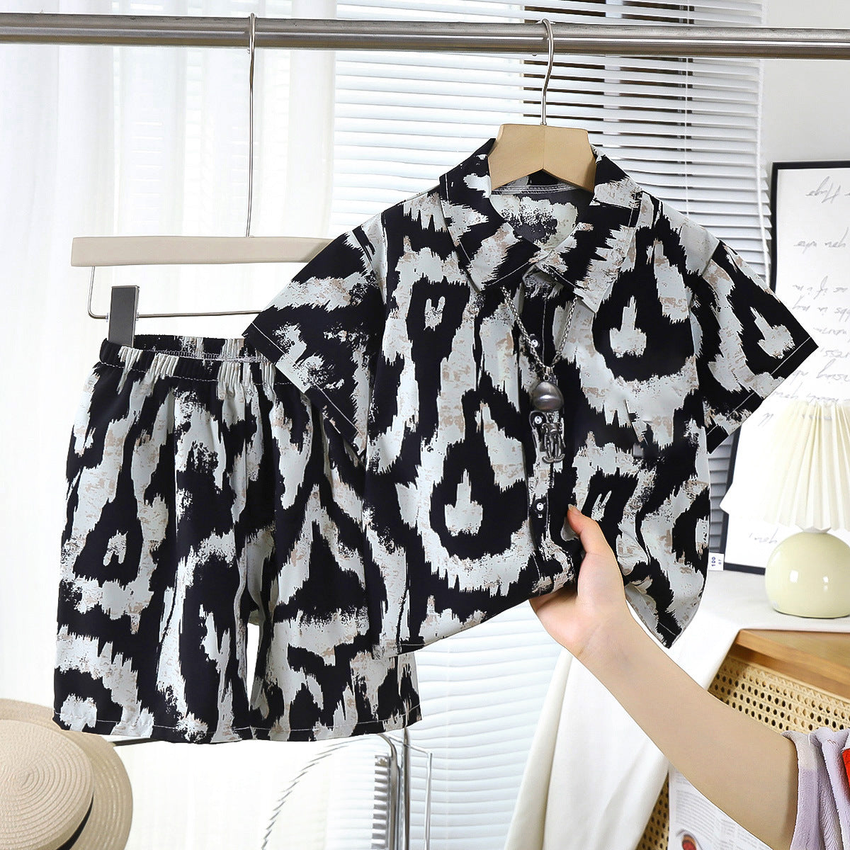 ملابس صيفية للأولاد تتميز برسوم كرتوني