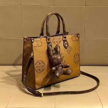 Luxury faux leather handbag 