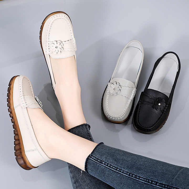 Comfortable women's casual shoes 