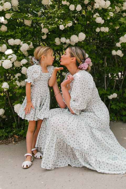 Summer Mother Daughter Dresses Elegant Puff Sleeve Floral Print Dress 100% Polyester Woven Simple Midi Dress with Custom Printed Embroidered Logo 