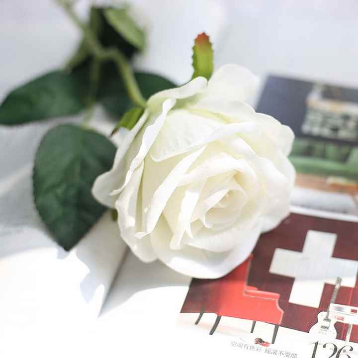 زهرة اصطناعية الأحمر المخملية روز زهرة