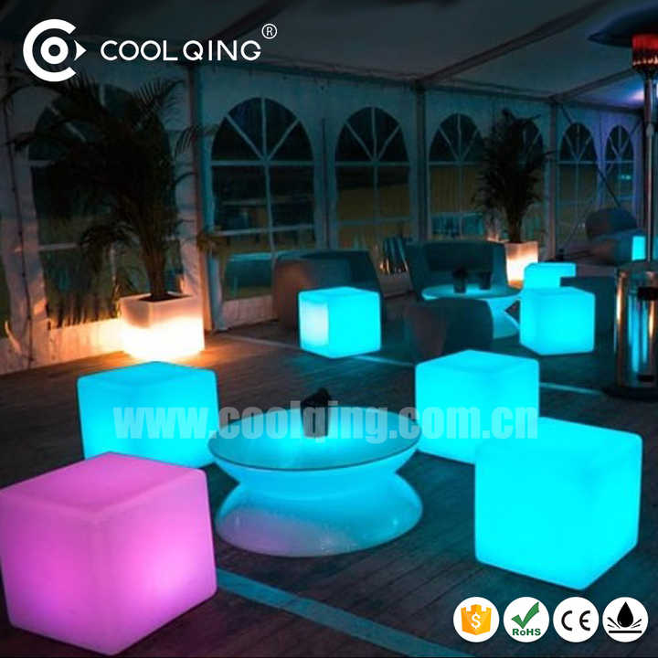 Cube with one seat .. مكعب مع مقعد واحد