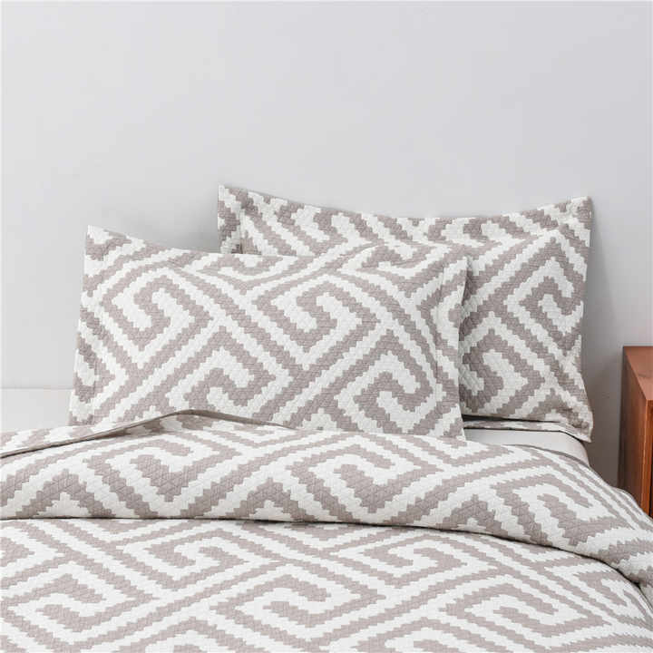 مفرش سرير بتصميم هندسي مصبوغ بخيوط . Geometric Yarn Dyed Bedspread 3 Piece Warm