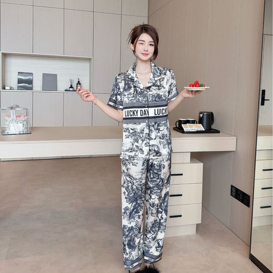 طقم بيجامة حريرية