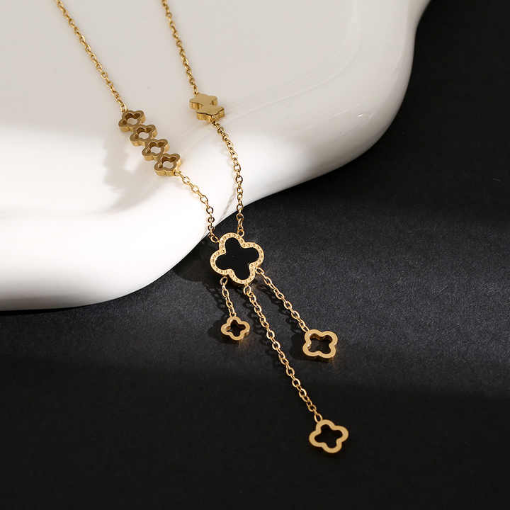 clover leaf necklace 