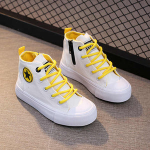 New fashion kids sneakers . موضة جديدة أحذية رياضية للأطفال