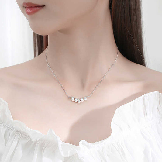 Fashionable silver choker necklace