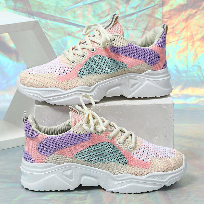 Women's sports shoes 