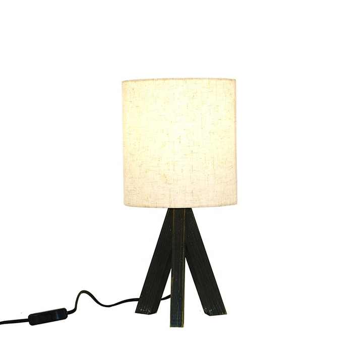 غرفة المعيشة الحديثة الطبيعة خشبية ترايبود ديكور المنزل أدى مصباح الطاولة مع عاكس الضوء النسيج جولةModern Living Room Nature Wooden Tripod Home Decor LED Table Lamp with Round Fabric Lampshade